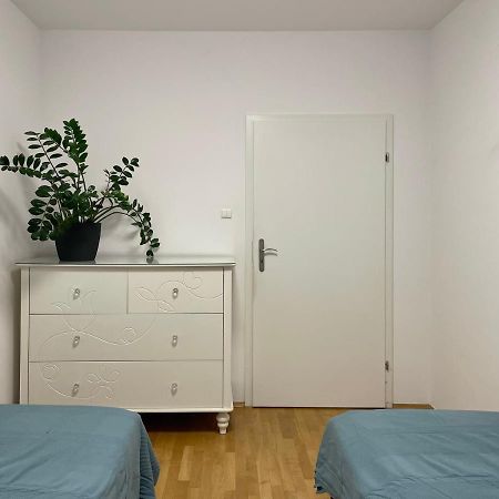 Apartament Przy Atrium Okolice Stacji Metra Rondo Onz Warszawa Eksteriør billede