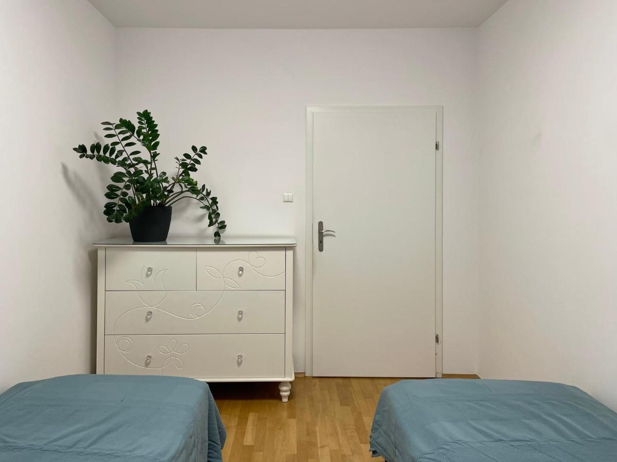 Apartament Przy Atrium Okolice Stacji Metra Rondo Onz Warszawa Eksteriør billede