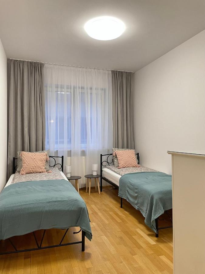 Apartament Przy Atrium Okolice Stacji Metra Rondo Onz Warszawa Eksteriør billede