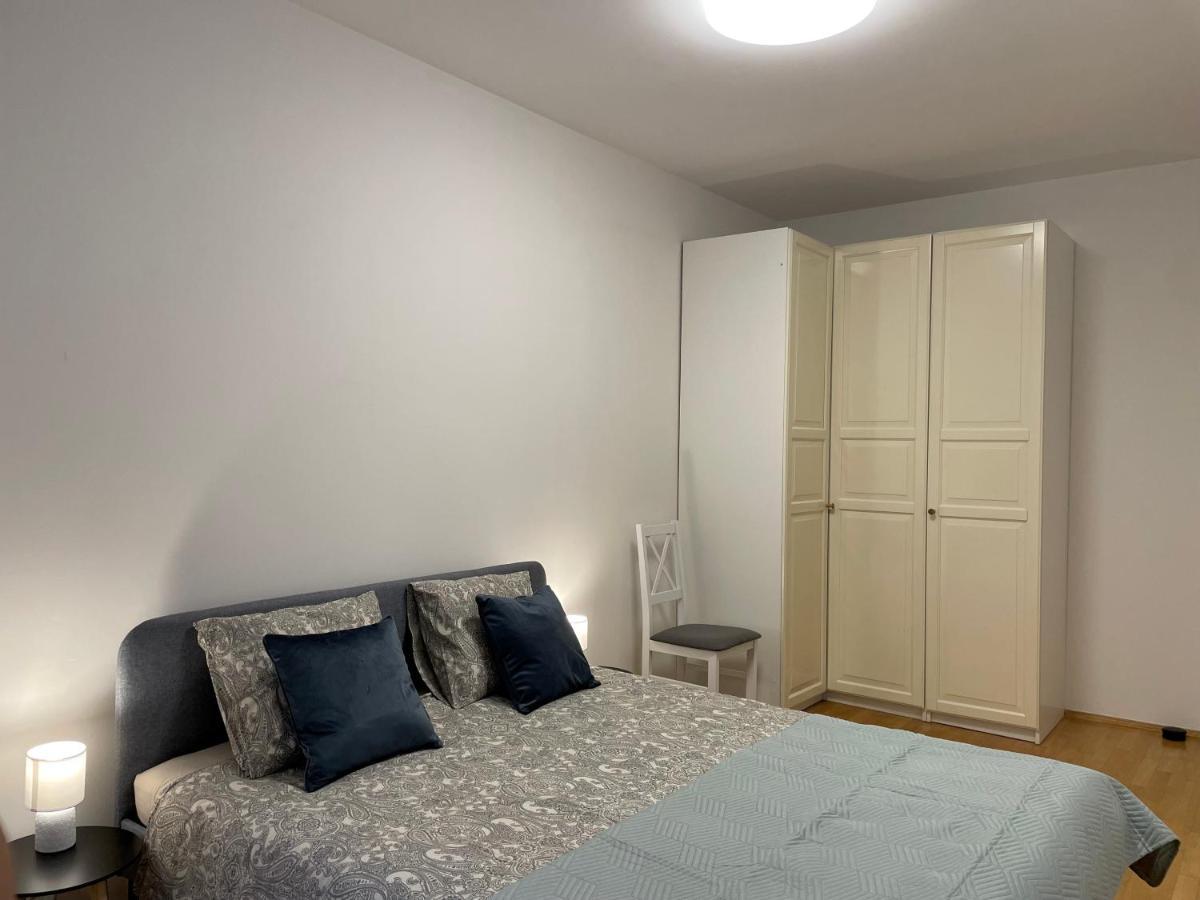 Apartament Przy Atrium Okolice Stacji Metra Rondo Onz Warszawa Eksteriør billede