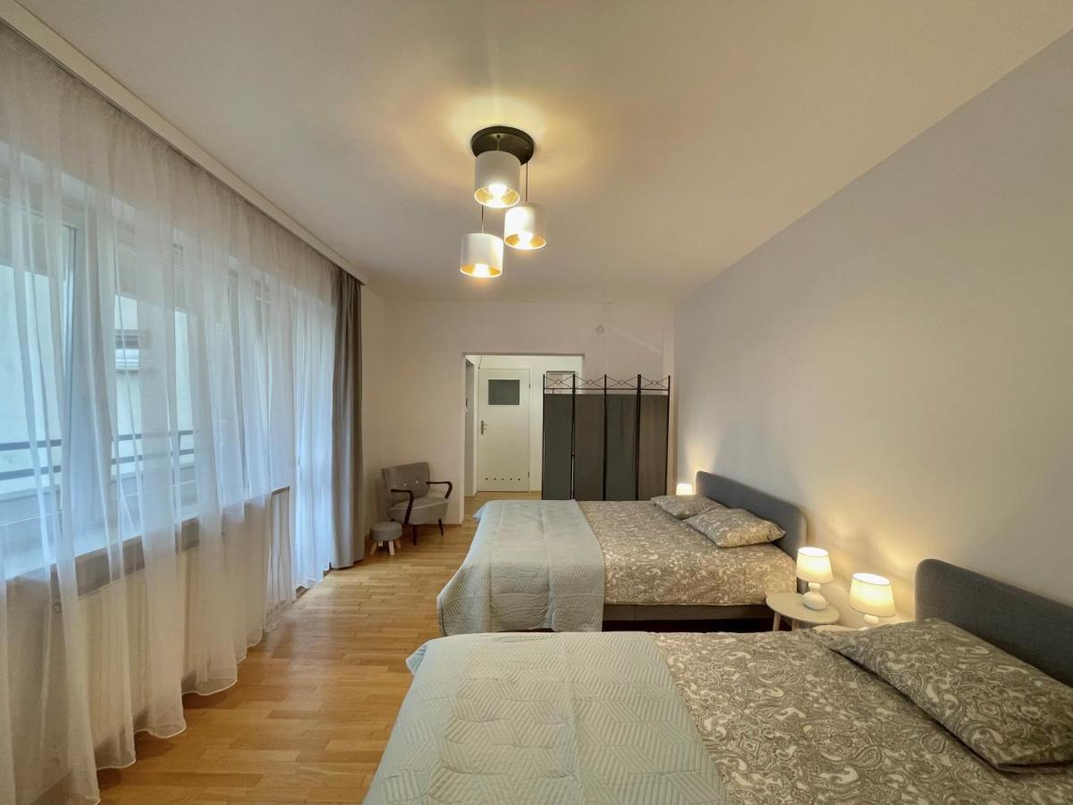 Apartament Przy Atrium Okolice Stacji Metra Rondo Onz Warszawa Eksteriør billede