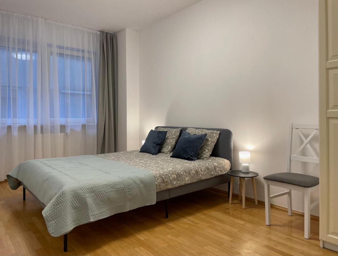 Apartament Przy Atrium Okolice Stacji Metra Rondo Onz Warszawa Eksteriør billede